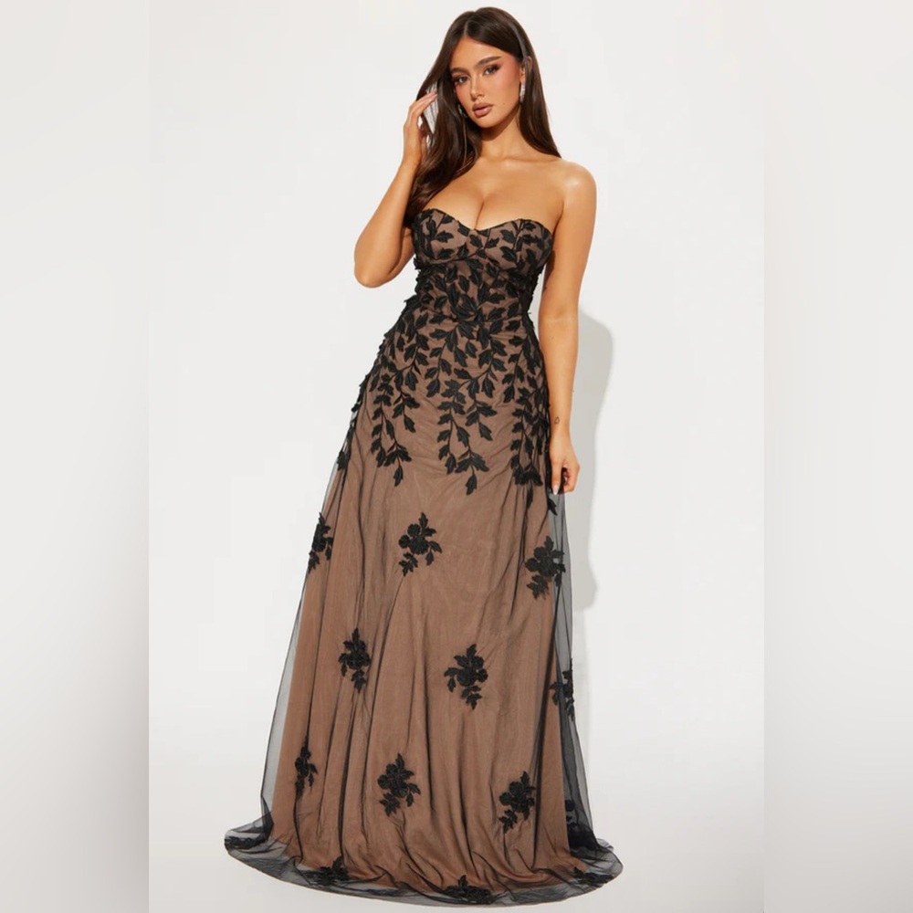 Fashion Nova Black and Tan Strapless Maxi Dress - Small